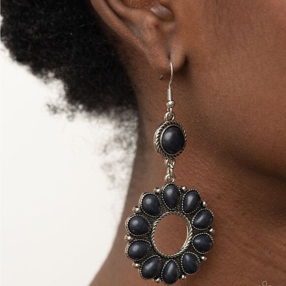 Silver and black stone earrings - Picture 1 of 2